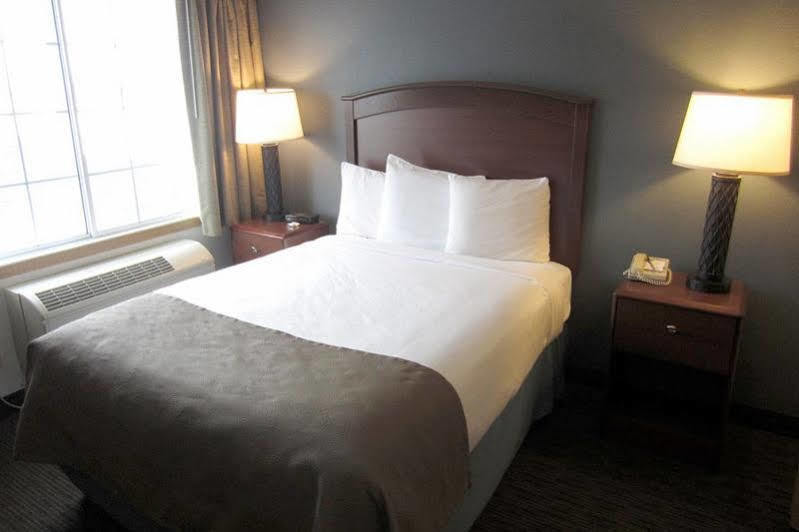 Americinn By Wyndham Hutchinson Buitenkant foto